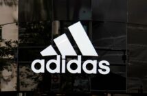 adidas – Vom kleinen Schuhmacher aus Deutschland zum globalen Marktführer (Foto: AdobeStock 283043772 ink drop)